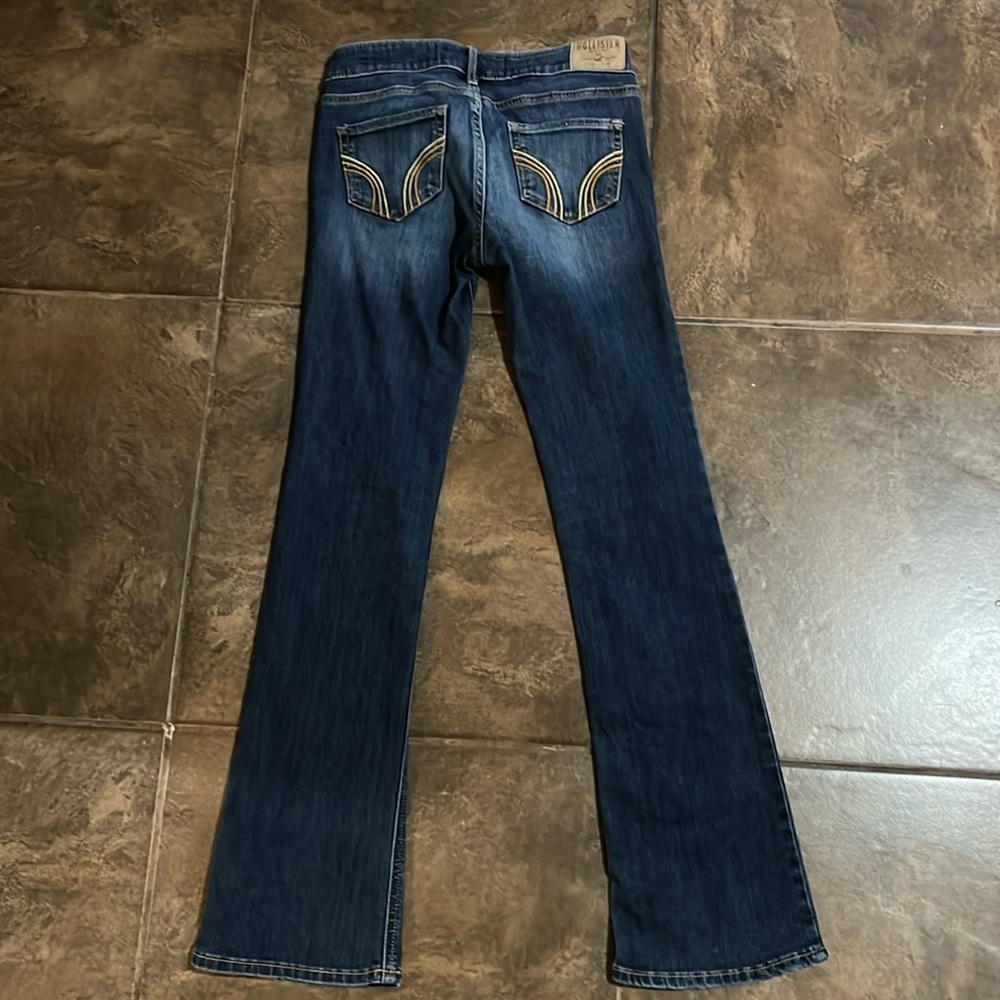 Hollister  Low-Rise Blue Wash Bootcut Jeans